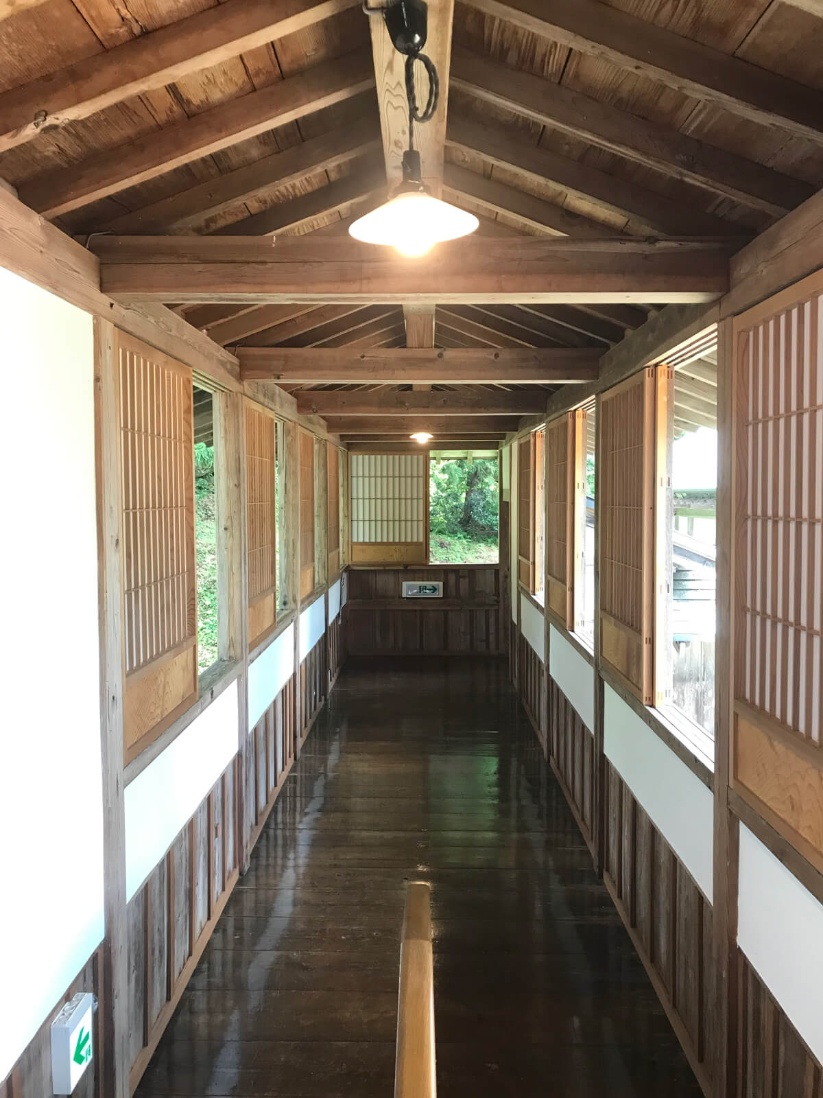 旧長谷山邸の主屋と蔵を結ぶ空中回廊